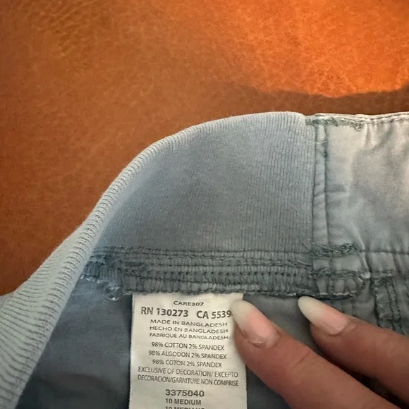 Lee easy fit light gray capris, 10, EUC - Picture 9 of 9